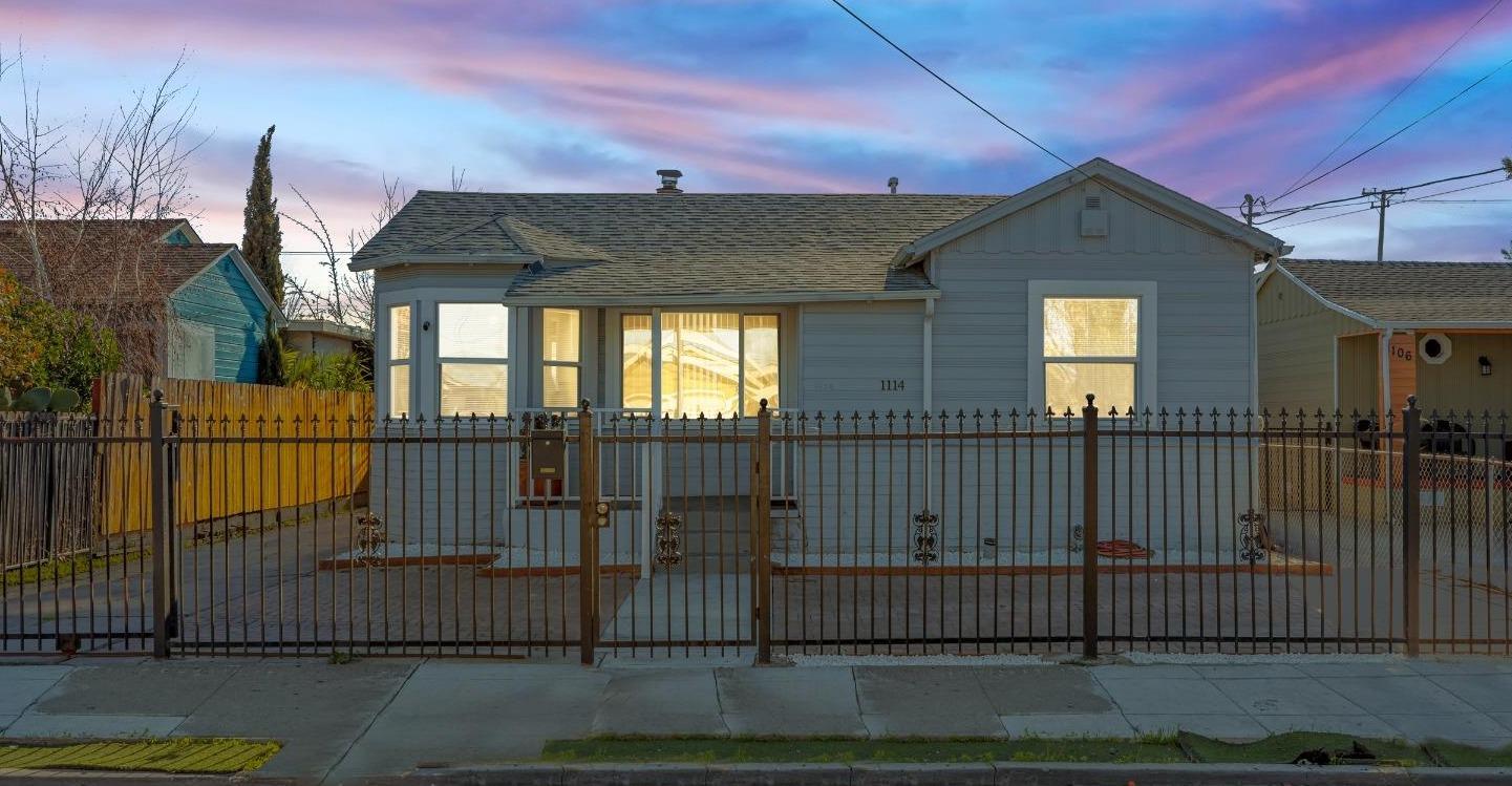 Detail Gallery Image 1 of 1 For 1114 76th Ave, Oakland,  CA 94621 - 4 Beds | 2 Baths