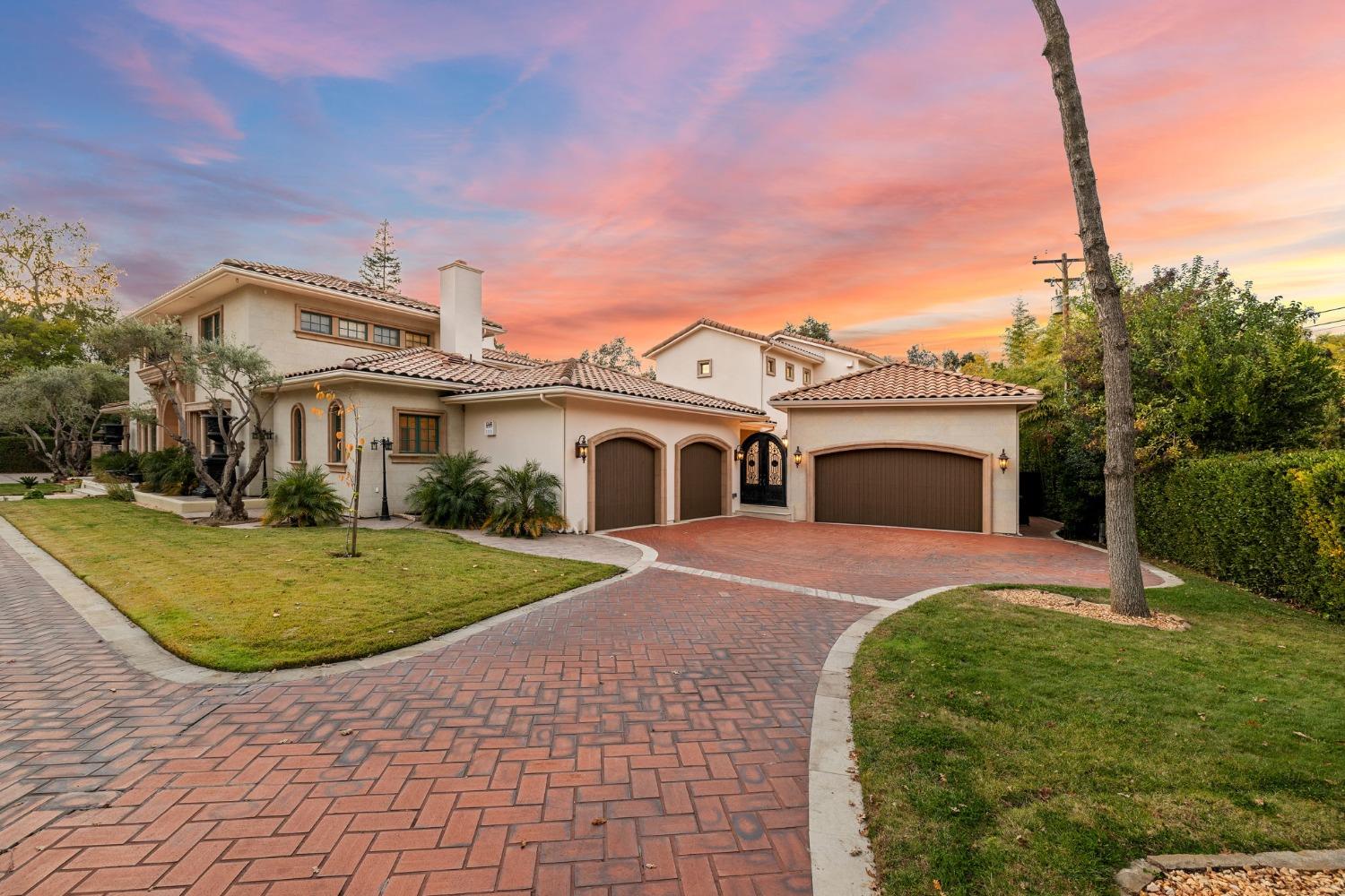 Detail Gallery Image 3 of 84 For 601 Crocker Rd, Sacramento,  CA 95864 - 4 Beds | 4/1 Baths