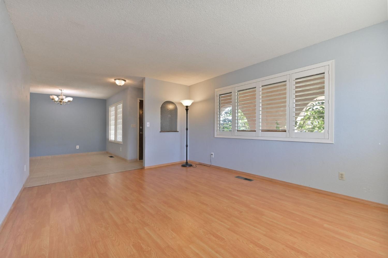 Detail Gallery Image 11 of 44 For 1413 Seville Way, Modesto,  CA 95355 - 3 Beds | 2 Baths