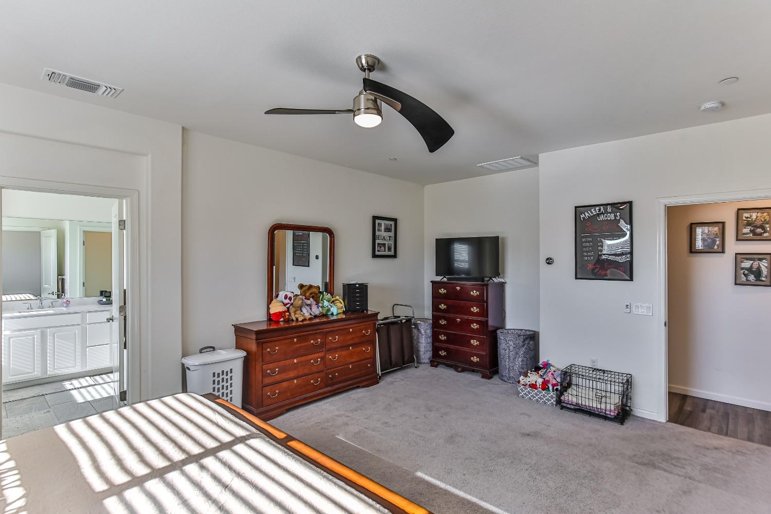 Detail Gallery Image 22 of 55 For 2008 Ellesworth Ct, Plumas Lake,  CA 95961 - 5 Beds | 3 Baths