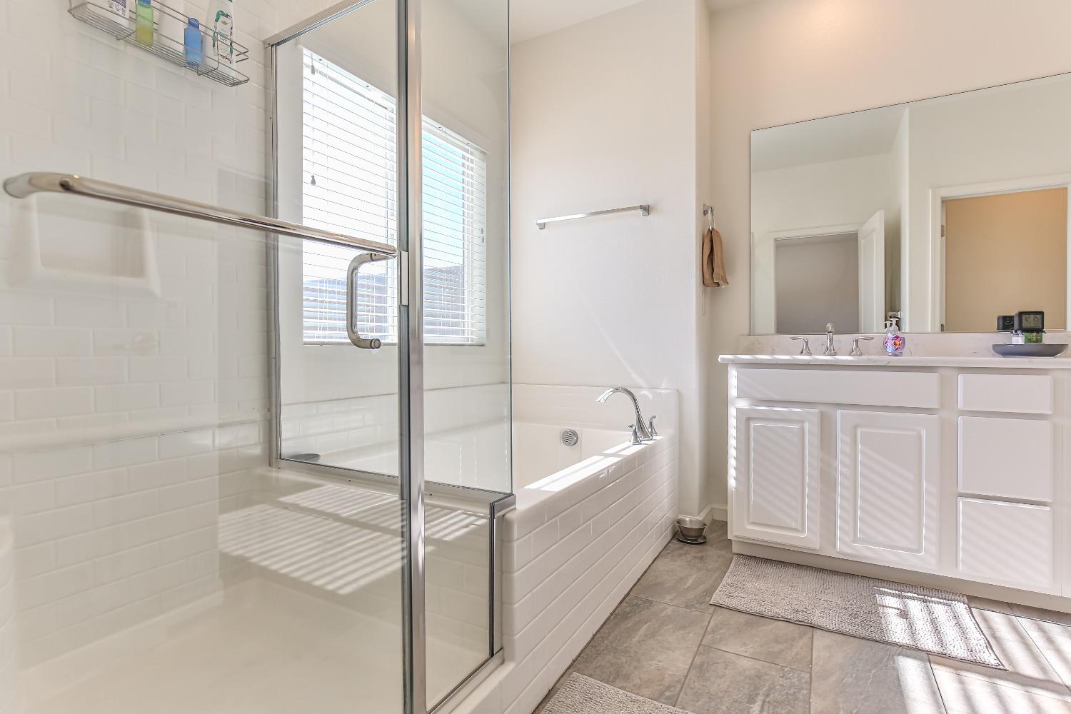 Detail Gallery Image 24 of 55 For 2008 Ellesworth Ct, Plumas Lake,  CA 95961 - 5 Beds | 3 Baths