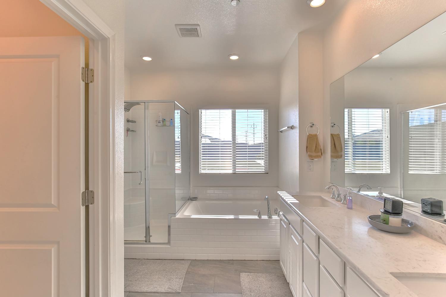 Detail Gallery Image 23 of 55 For 2008 Ellesworth Ct, Plumas Lake,  CA 95961 - 5 Beds | 3 Baths