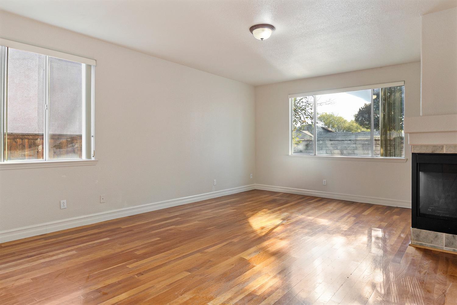 Detail Gallery Image 30 of 37 For 6541 Brook Hollow Circle, Stockton,  CA 95219 - 5 Beds | 3/1 Baths