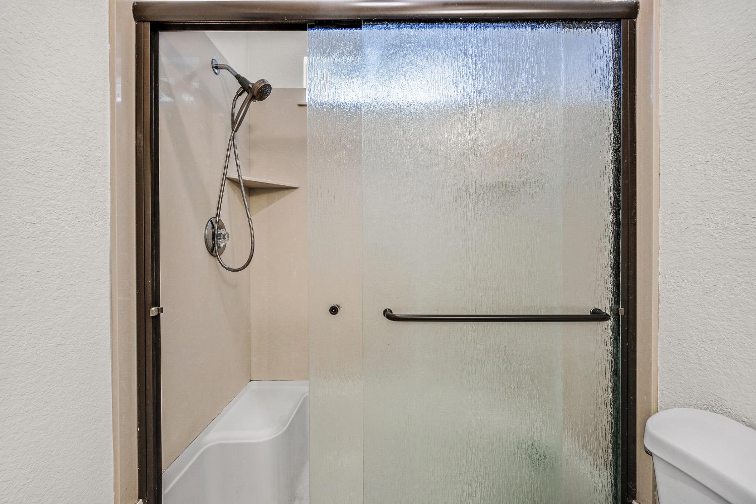 Detail Gallery Image 20 of 53 For 3646 Whispering Creek Cir, Stockton,  CA 95219 - 3 Beds | 2 Baths