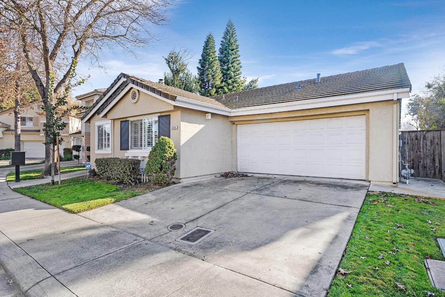 Detail Gallery Image 3 of 53 For 3646 Whispering Creek Cir, Stockton,  CA 95219 - 3 Beds | 2 Baths