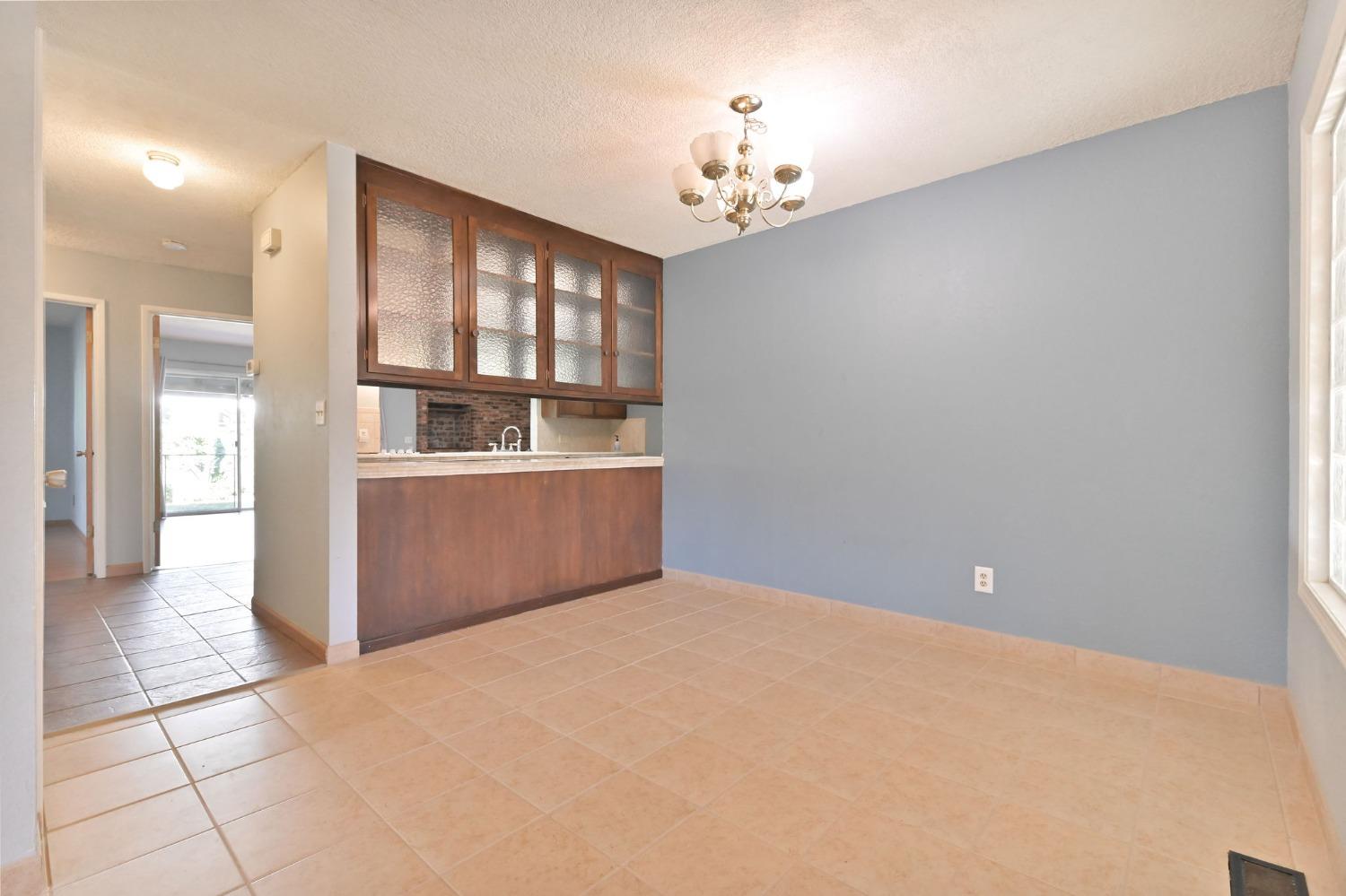 Detail Gallery Image 7 of 44 For 1413 Seville Way, Modesto,  CA 95355 - 3 Beds | 2 Baths