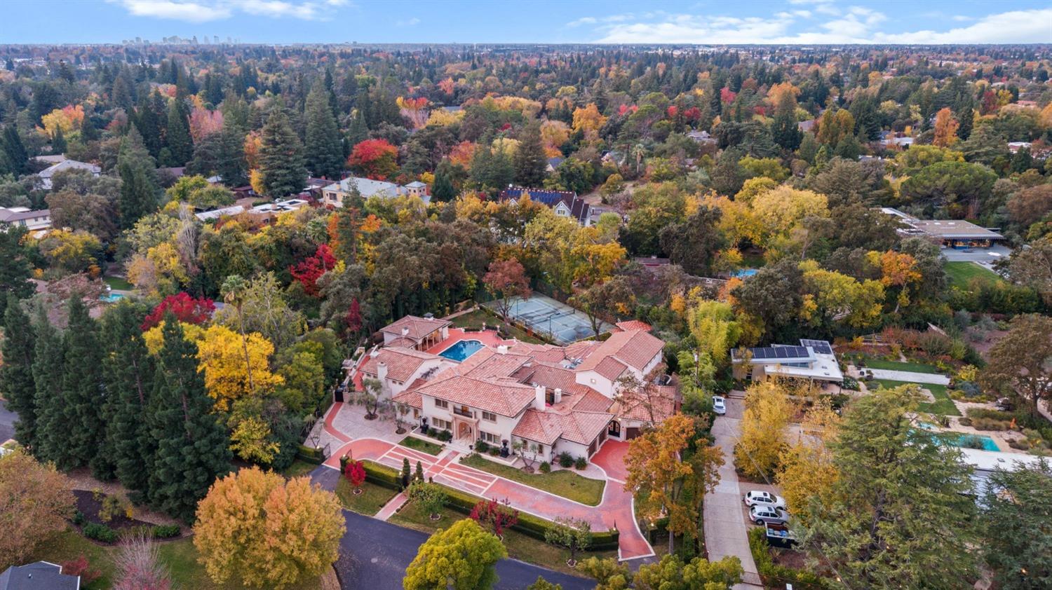 Detail Gallery Image 5 of 84 For 601 Crocker Rd, Sacramento,  CA 95864 - 4 Beds | 4/1 Baths