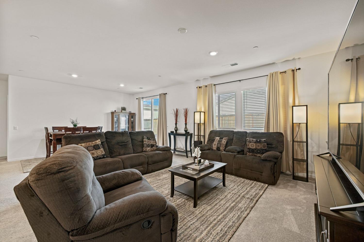 Detail Gallery Image 11 of 52 For 1355 Callison Way, Olivehurst,  CA 95961 - 4 Beds | 2 Baths
