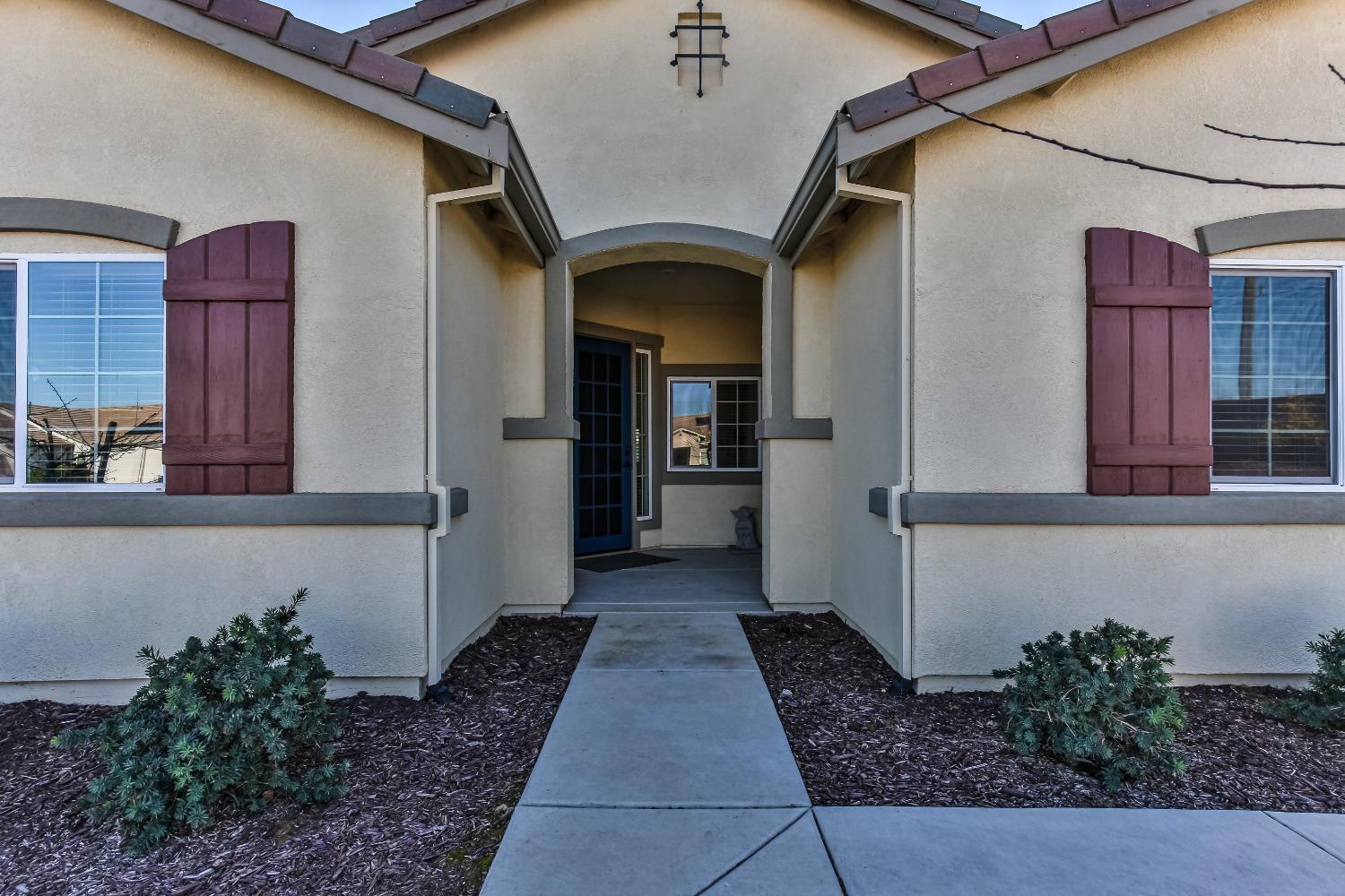 Detail Gallery Image 5 of 55 For 2008 Ellesworth Ct, Plumas Lake,  CA 95961 - 5 Beds | 3 Baths