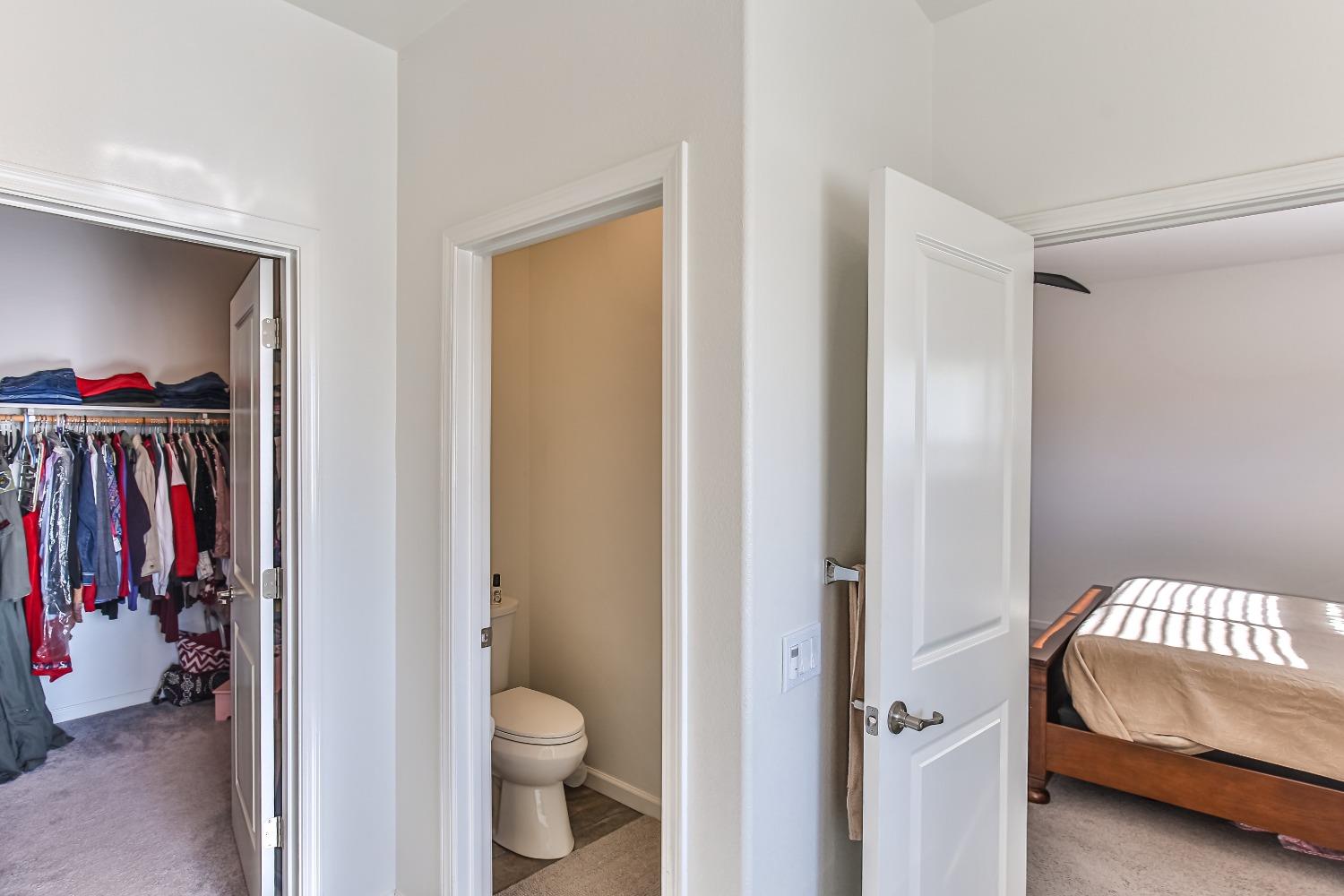 Detail Gallery Image 27 of 55 For 2008 Ellesworth Ct, Plumas Lake,  CA 95961 - 5 Beds | 3 Baths
