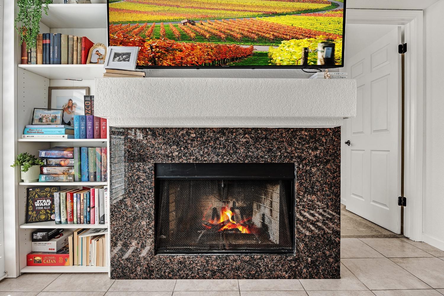 Detail Gallery Image 6 of 53 For 3646 Whispering Creek Cir, Stockton,  CA 95219 - 3 Beds | 2 Baths