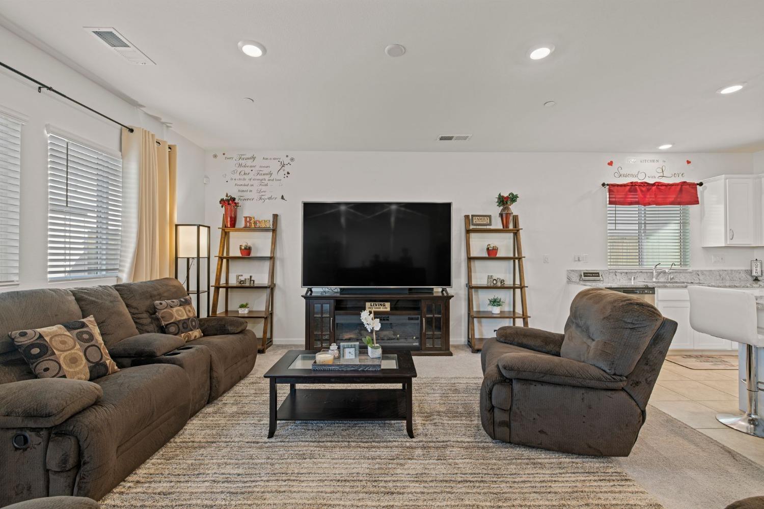 Detail Gallery Image 14 of 52 For 1355 Callison Way, Olivehurst,  CA 95961 - 4 Beds | 2 Baths