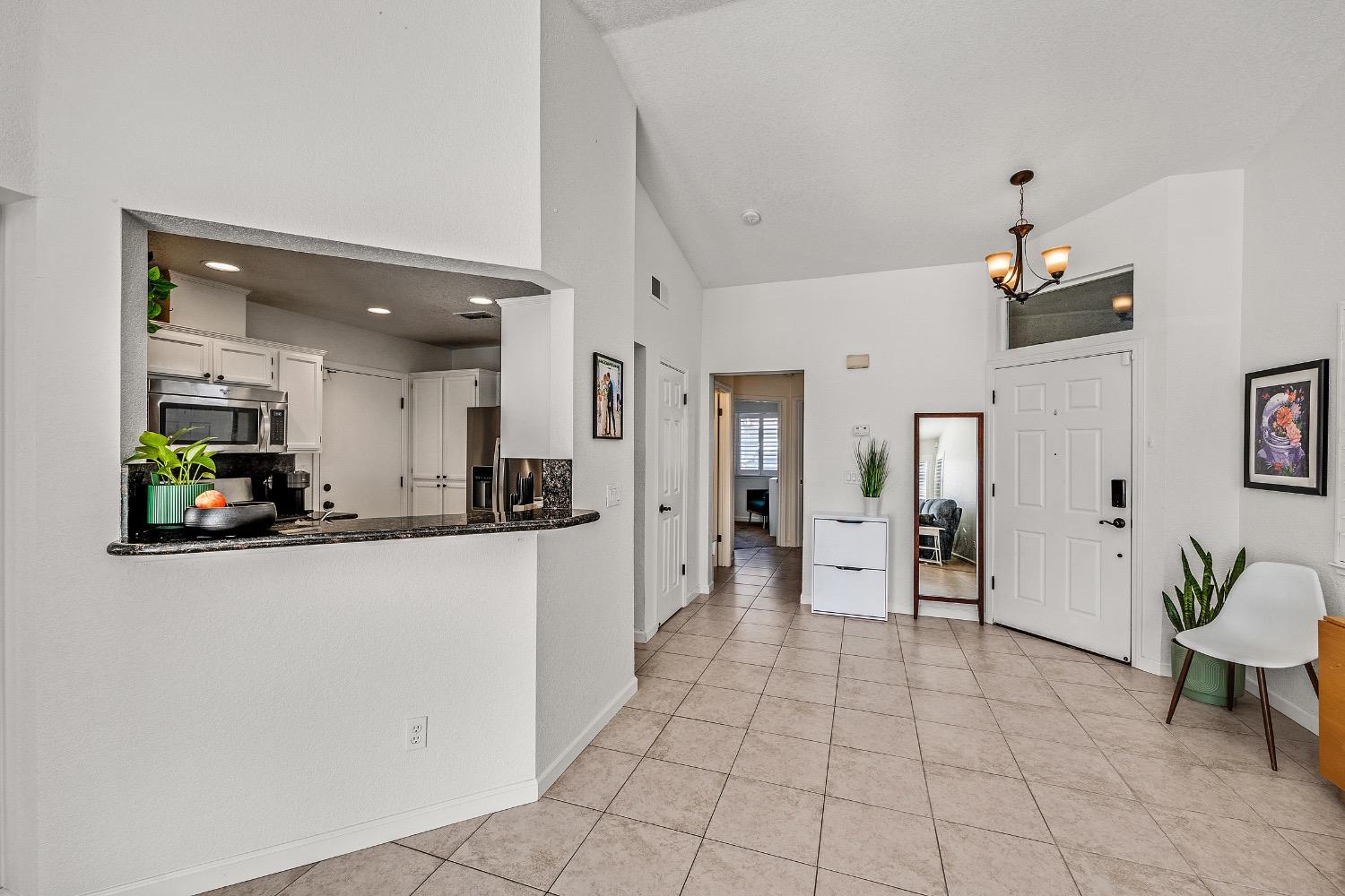 Detail Gallery Image 10 of 53 For 3646 Whispering Creek Cir, Stockton,  CA 95219 - 3 Beds | 2 Baths