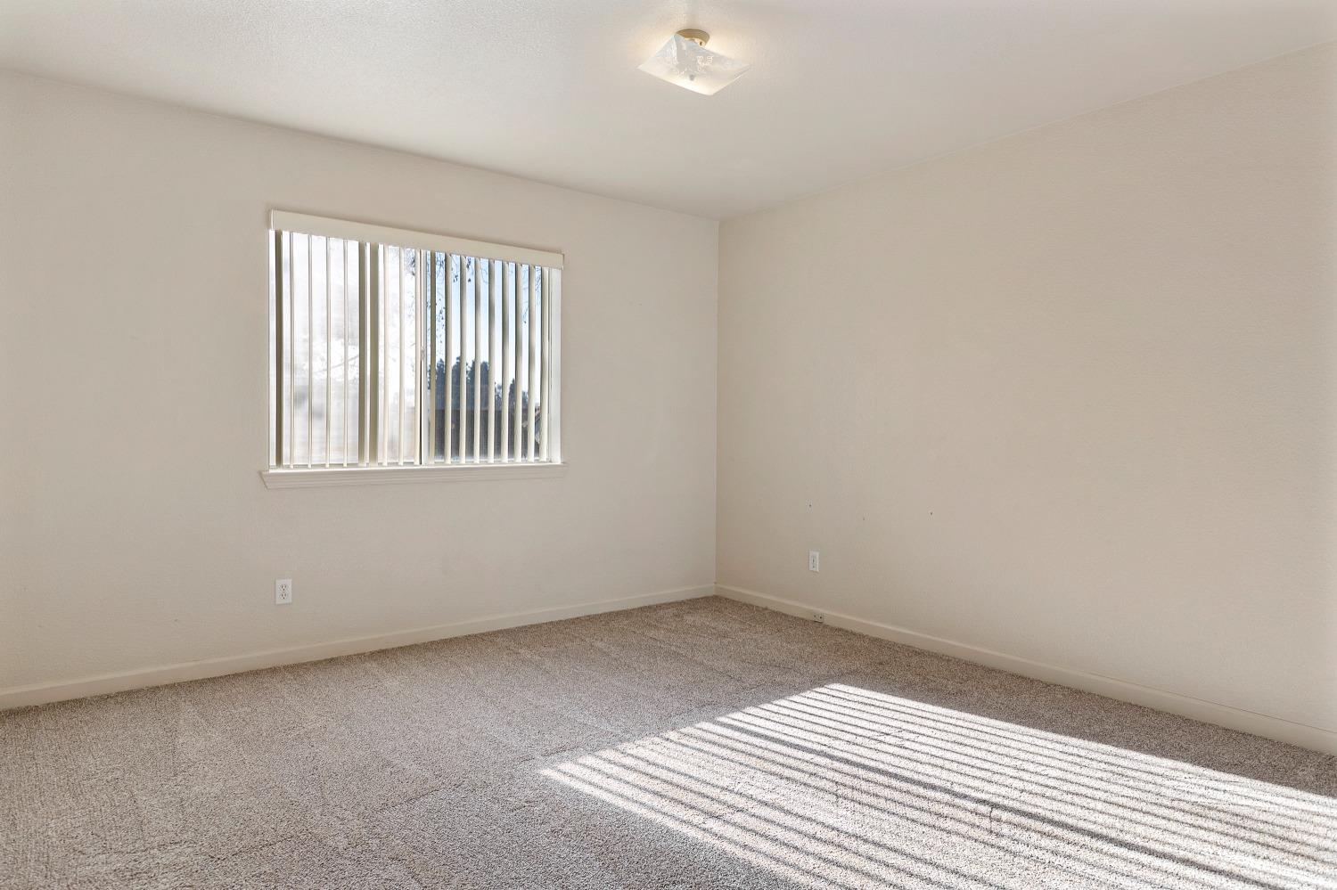 Detail Gallery Image 28 of 37 For 6541 Brook Hollow Circle, Stockton,  CA 95219 - 5 Beds | 3/1 Baths