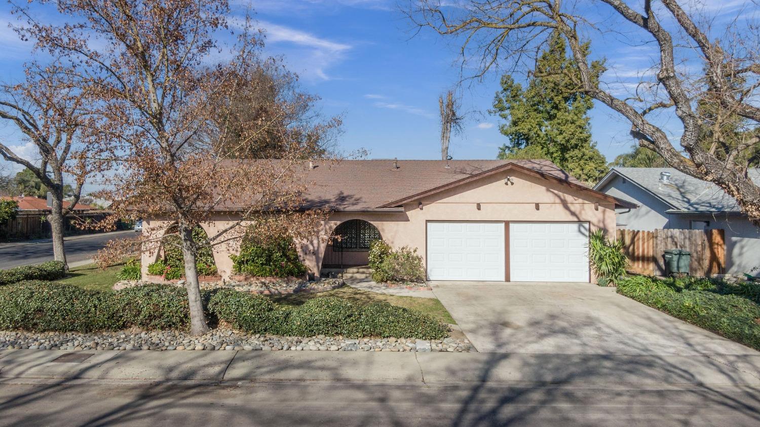 Detail Gallery Image 1 of 44 For 1413 Seville Way, Modesto,  CA 95355 - 3 Beds | 2 Baths