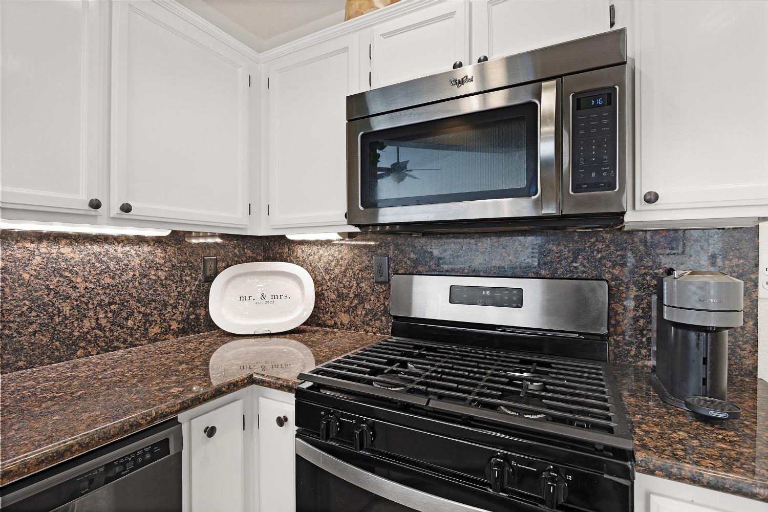 Detail Gallery Image 15 of 53 For 3646 Whispering Creek Cir, Stockton,  CA 95219 - 3 Beds | 2 Baths