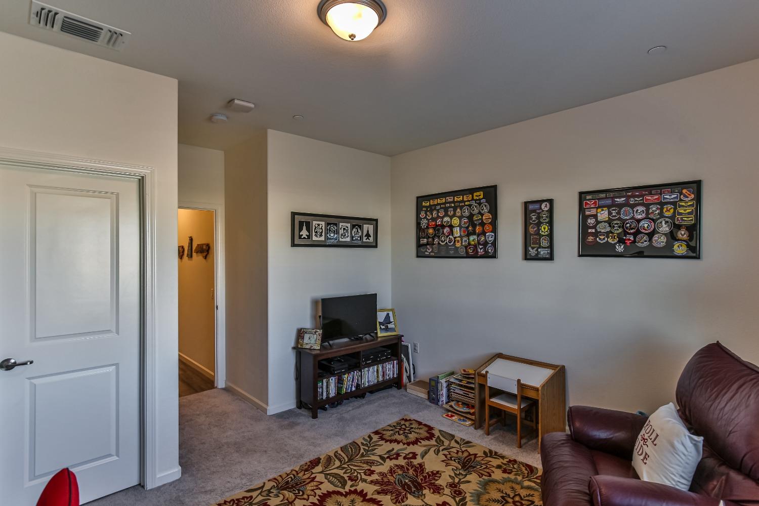 Detail Gallery Image 36 of 55 For 2008 Ellesworth Ct, Plumas Lake,  CA 95961 - 5 Beds | 3 Baths