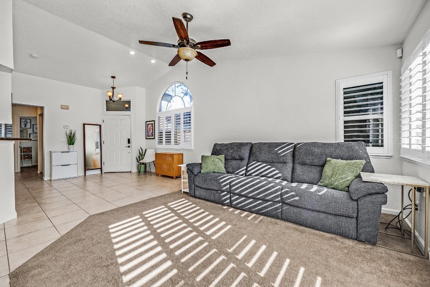Detail Gallery Image 7 of 53 For 3646 Whispering Creek Cir, Stockton,  CA 95219 - 3 Beds | 2 Baths