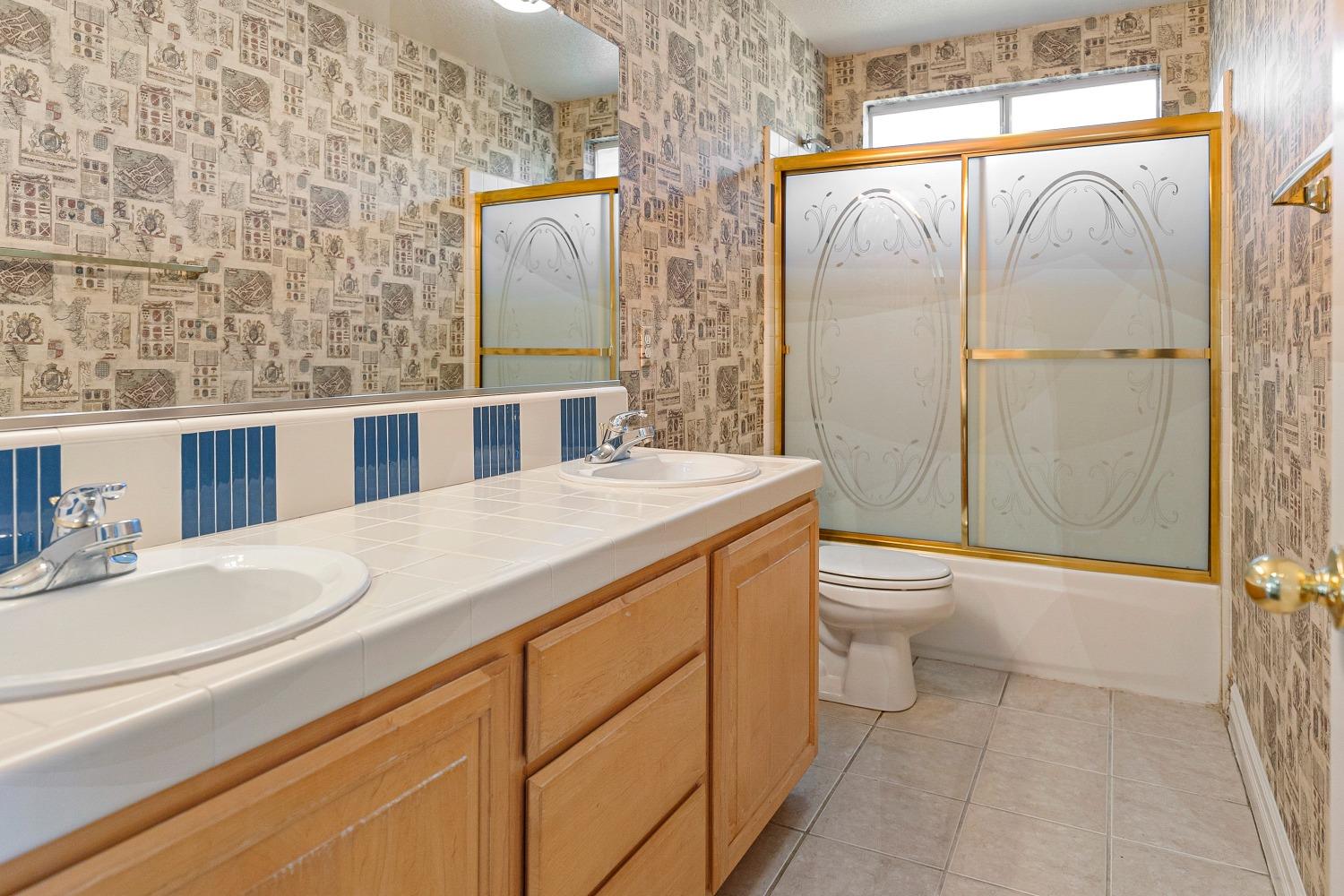 Detail Gallery Image 24 of 37 For 6541 Brook Hollow Circle, Stockton,  CA 95219 - 5 Beds | 3/1 Baths