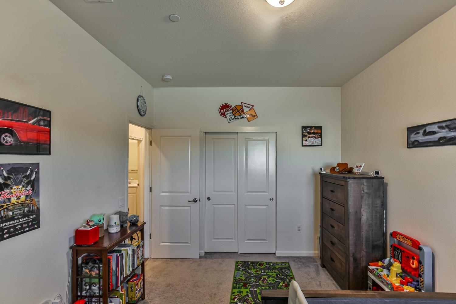 Detail Gallery Image 34 of 55 For 2008 Ellesworth Ct, Plumas Lake,  CA 95961 - 5 Beds | 3 Baths