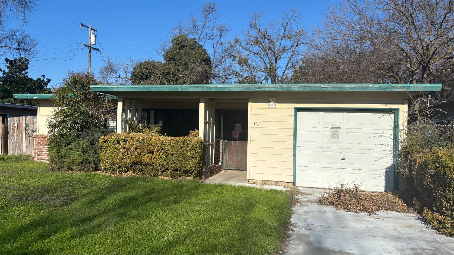 Detail Gallery Image 1 of 4 For 1611 Douglas Rd, Stockton,  CA 95207 - 2 Beds | 1 Baths