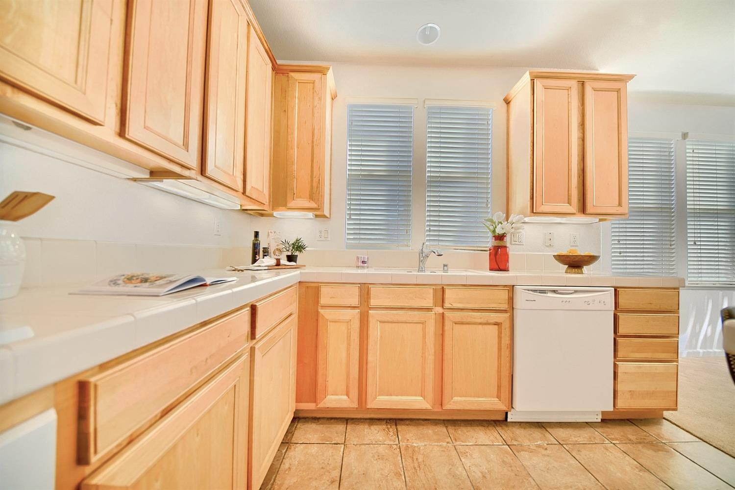 Detail Gallery Image 14 of 36 For 5249 Vesta Cir, Stockton,  CA 95219 - 3 Beds | 2/1 Baths