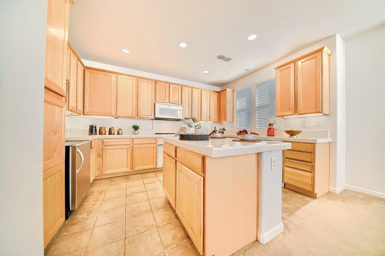 Detail Gallery Image 11 of 36 For 5249 Vesta Cir, Stockton,  CA 95219 - 3 Beds | 2/1 Baths