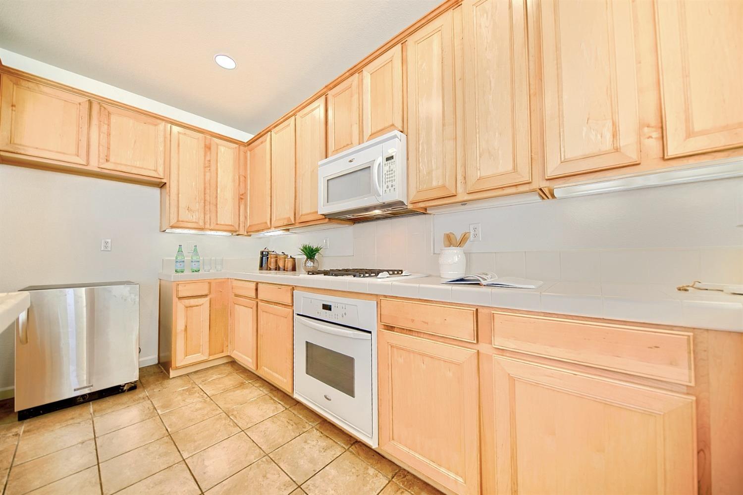 Detail Gallery Image 13 of 36 For 5249 Vesta Cir, Stockton,  CA 95219 - 3 Beds | 2/1 Baths