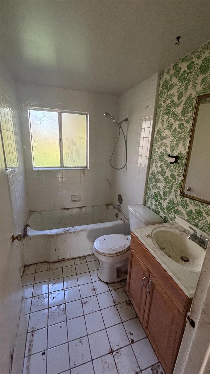 Detail Gallery Image 3 of 4 For 1611 Douglas Rd, Stockton,  CA 95207 - 2 Beds | 1 Baths