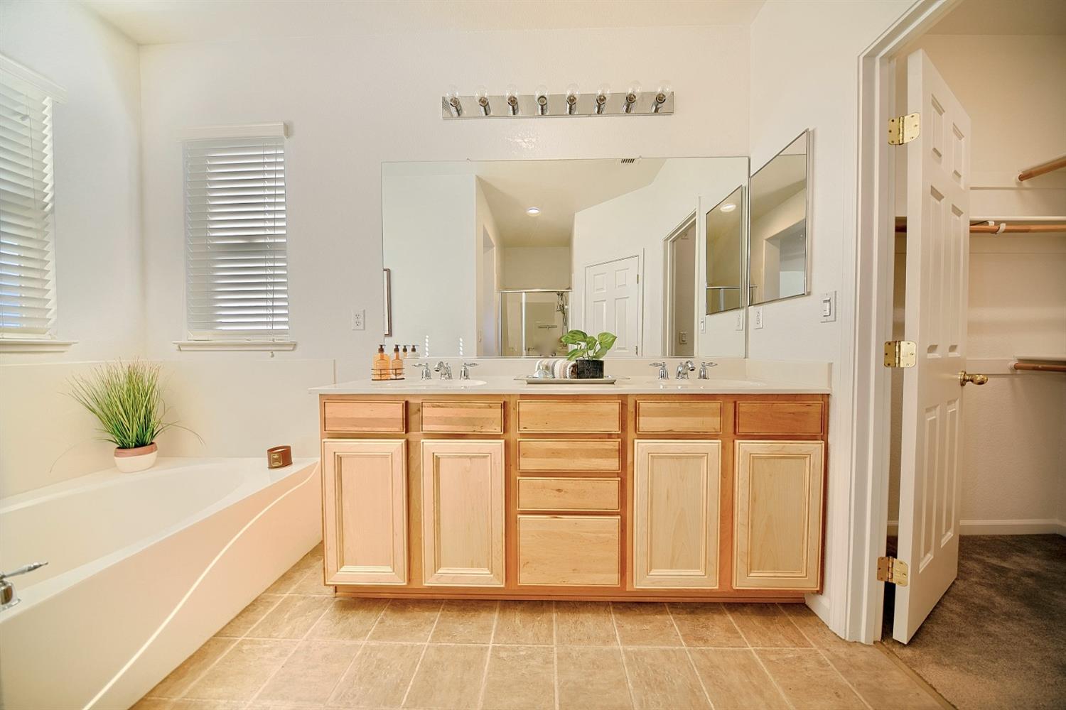 Detail Gallery Image 21 of 36 For 5249 Vesta Cir, Stockton,  CA 95219 - 3 Beds | 2/1 Baths