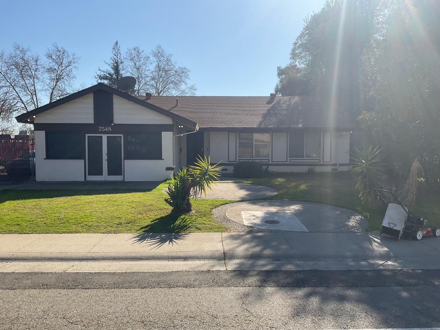 Lindale Drive, Sacramento, California image 2