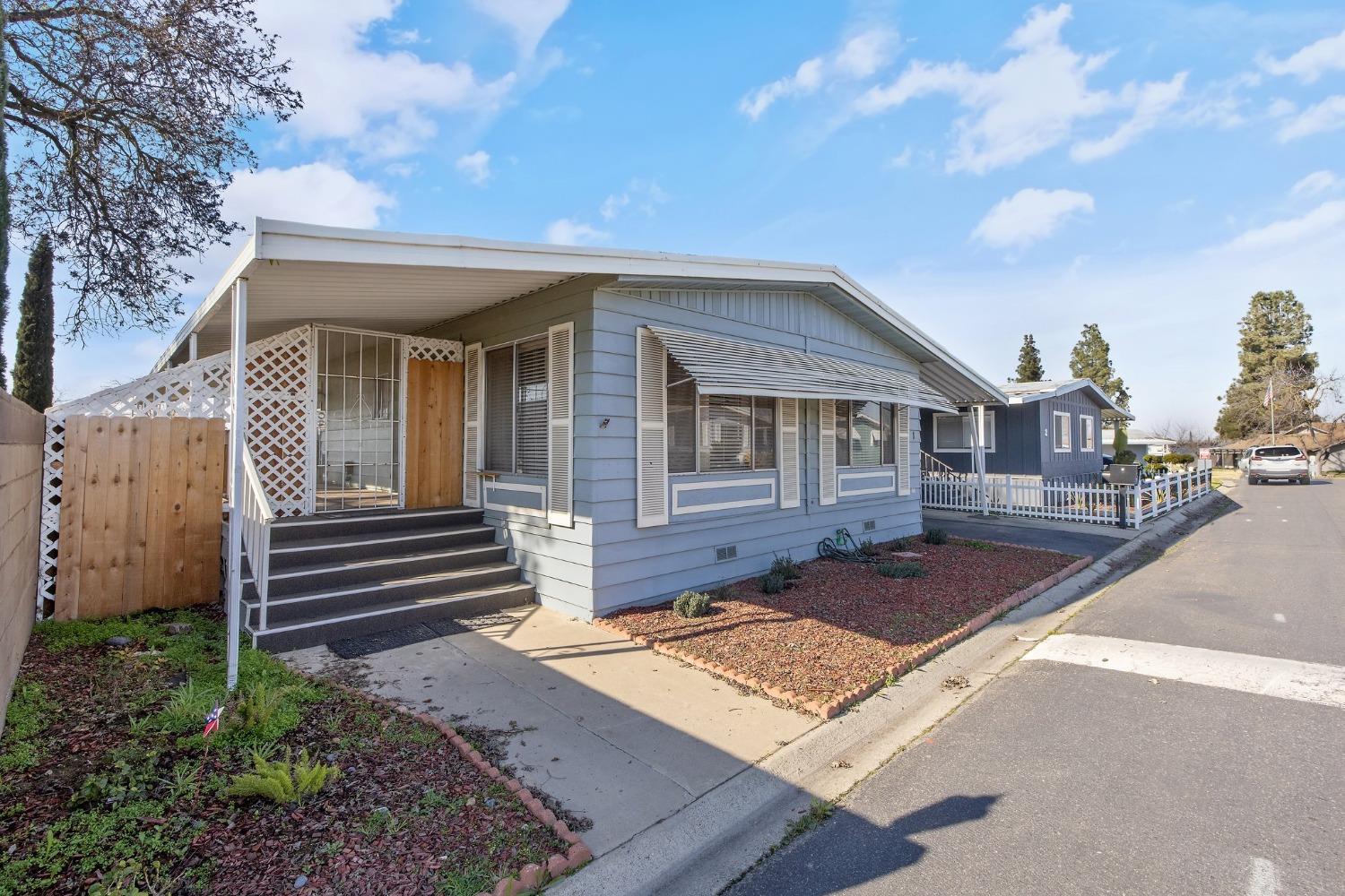 Detail Gallery Image 1 of 1 For 860 E Grangeville Blvd 1, Hanford,  CA 93230 - 2 Beds | 2 Baths