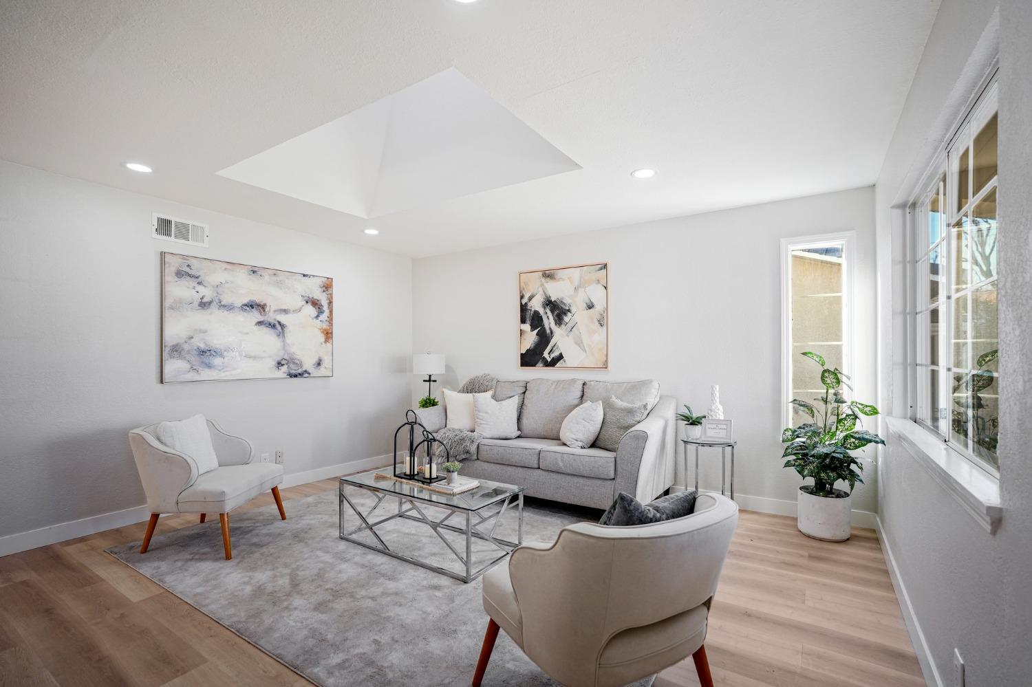 Detail Gallery Image 3 of 31 For 2644 Cypress Ave, Stockton,  CA 95207 - 3 Beds | 2 Baths