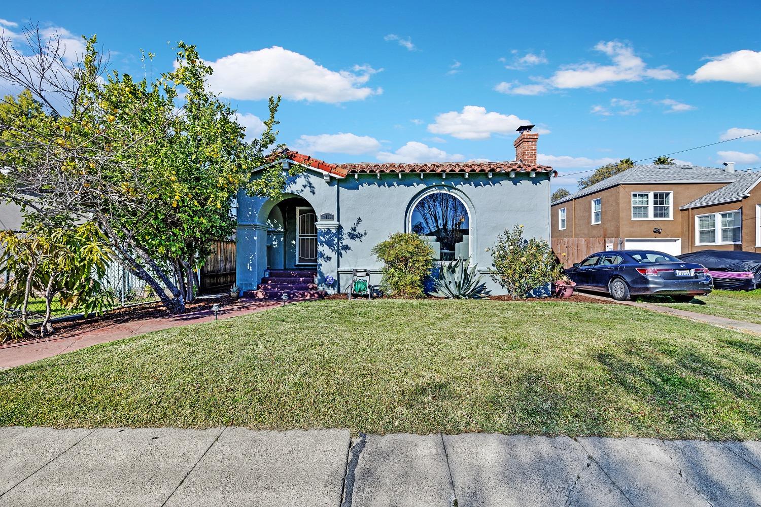 Detail Gallery Image 1 of 1 For 2107 Durant Ave, Oakland,  CA 94603 - 3 Beds | 1/1 Baths