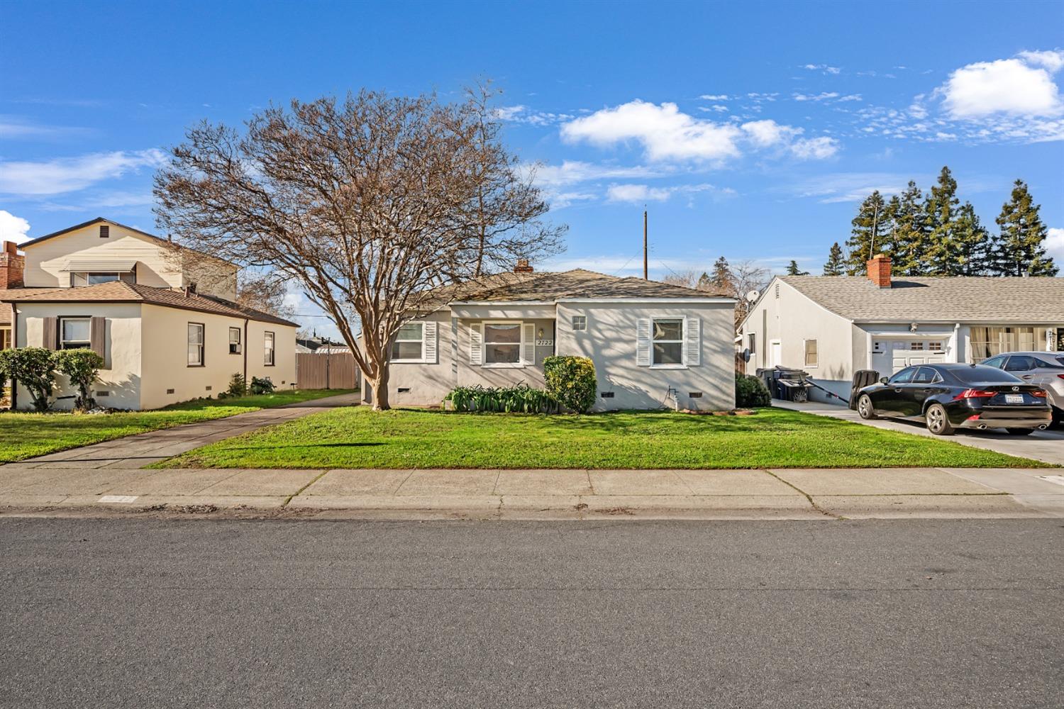Detail Gallery Image 1 of 1 For 2722 64th St, Sacramento,  CA 95817 - 3 Beds | 1 Baths