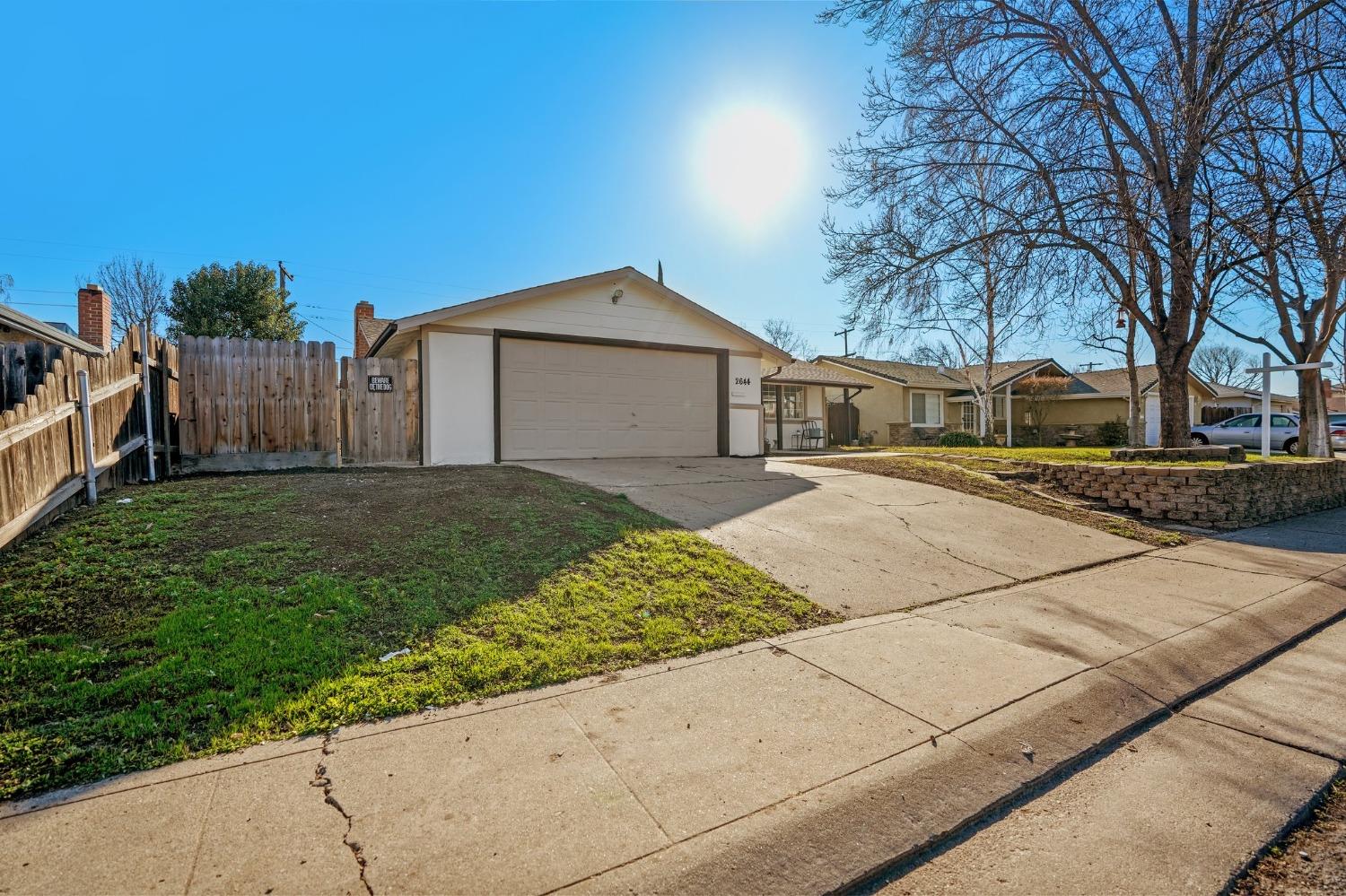 Detail Gallery Image 4 of 31 For 2644 Cypress Ave, Stockton,  CA 95207 - 3 Beds | 2 Baths