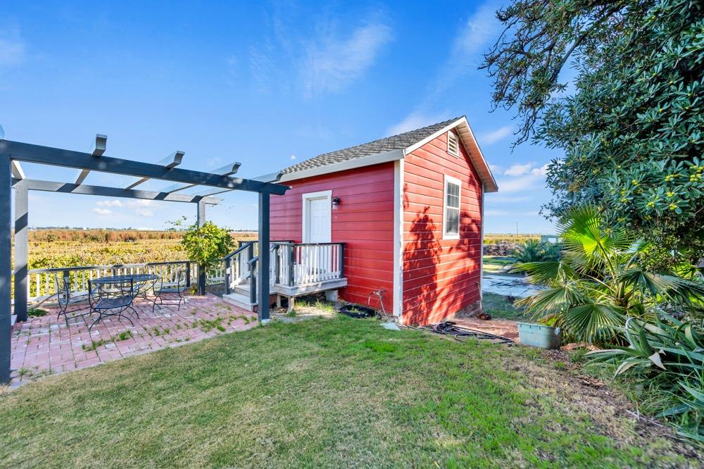 Detail Gallery Image 4 of 74 For 13263 Grand Island Rd, Walnut Grove,  CA 95690 - 4 Beds | 1/1 Baths