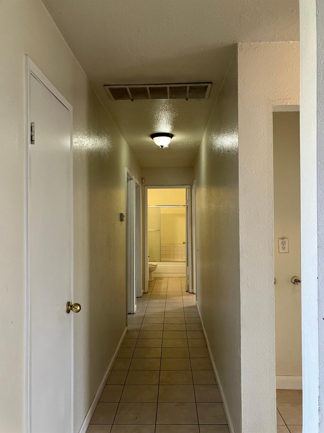 Detail Gallery Image 5 of 13 For 2108 Janel St, Modesto,  CA 95350 - 3 Beds | 2 Baths