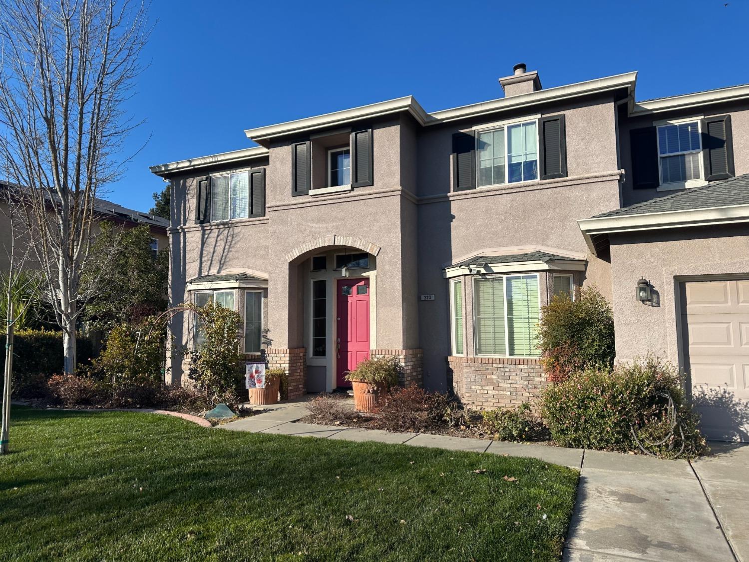 Detail Gallery Image 1 of 80 For 223 Vintage Dr, Turlock,  CA 95382 - 5 Beds | 3 Baths