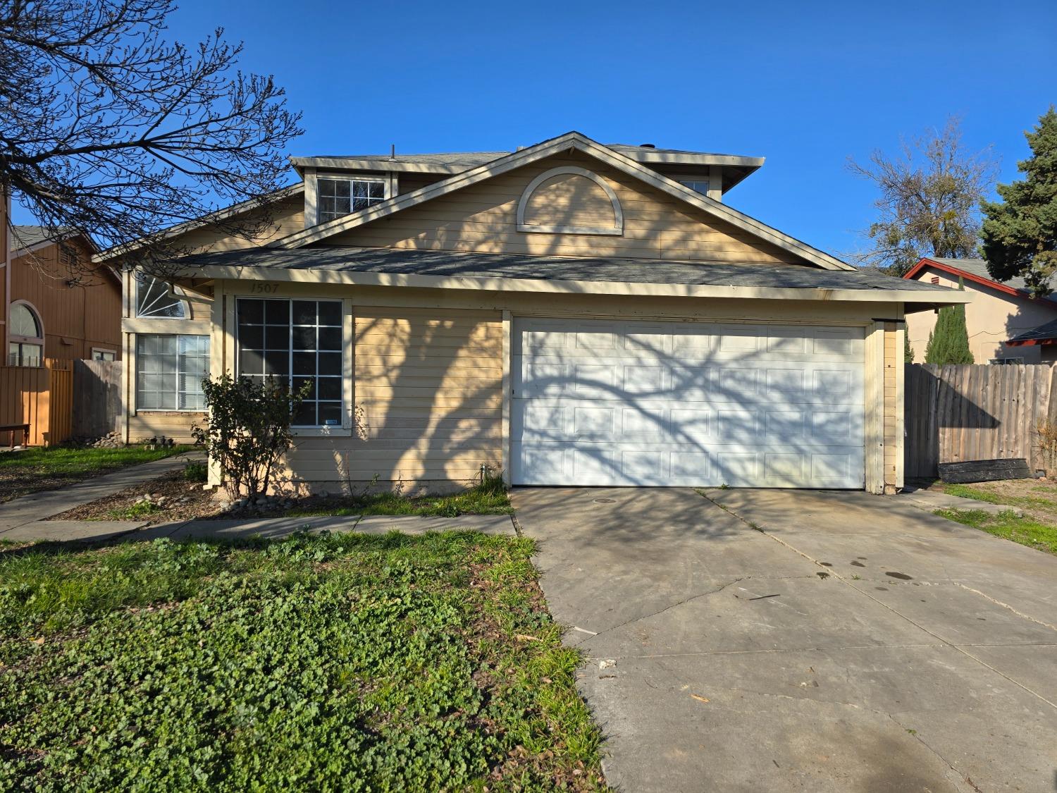 Detail Gallery Image 1 of 1 For 1507 Capitola Cir, Stockton,  CA 95206 - 4 Beds | 2/1 Baths