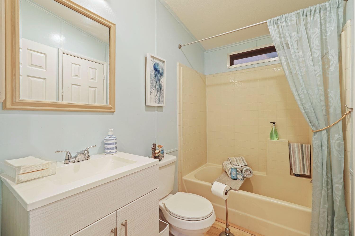 Detail Gallery Image 11 of 27 For 8 River Bend Dr, Lodi,  CA 95242 - 2 Beds | 2 Baths