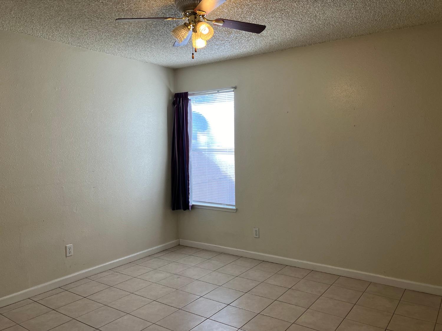 Detail Gallery Image 6 of 13 For 2108 Janel St, Modesto,  CA 95350 - 3 Beds | 2 Baths