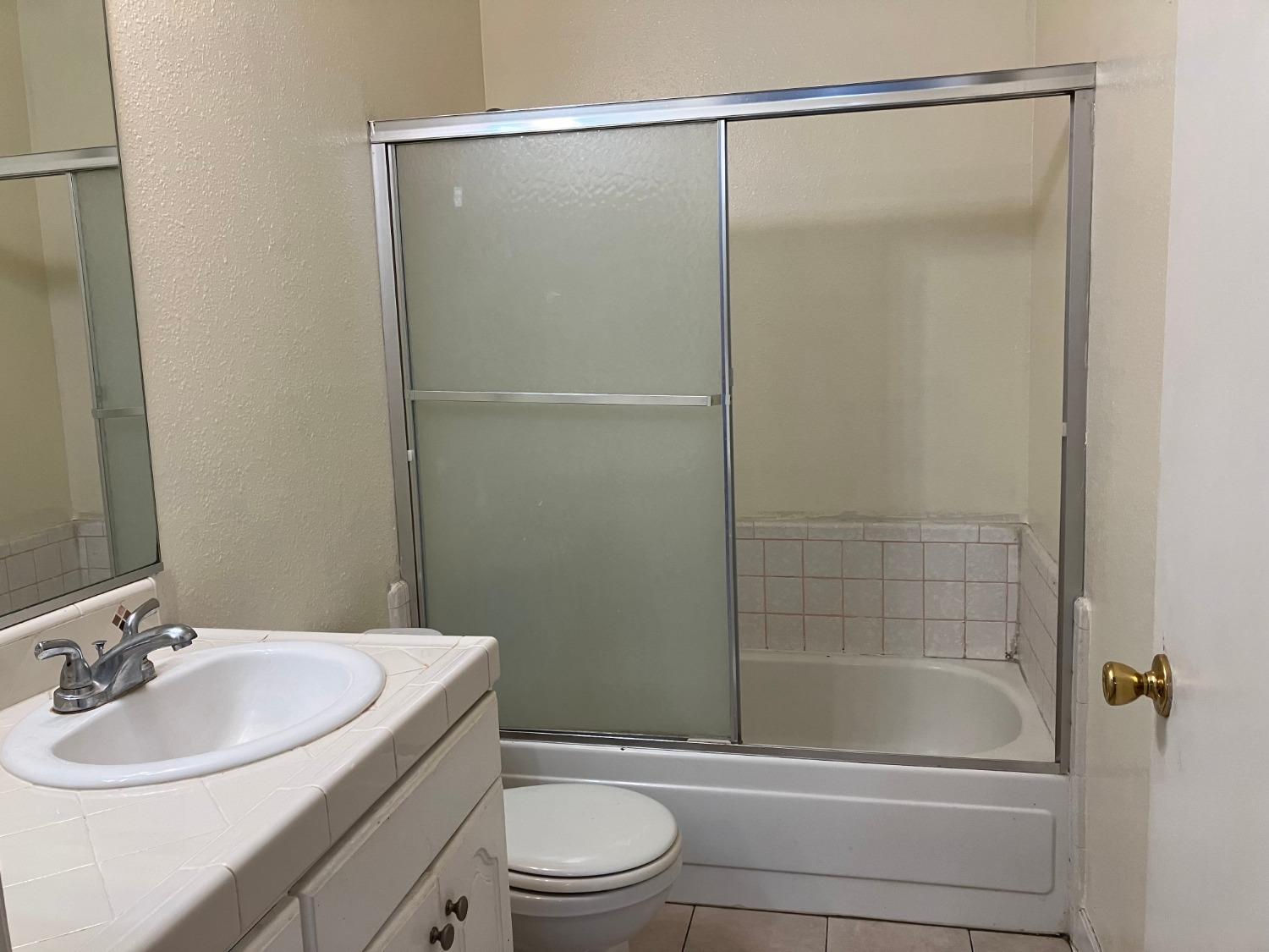Detail Gallery Image 7 of 13 For 2108 Janel St, Modesto,  CA 95350 - 3 Beds | 2 Baths