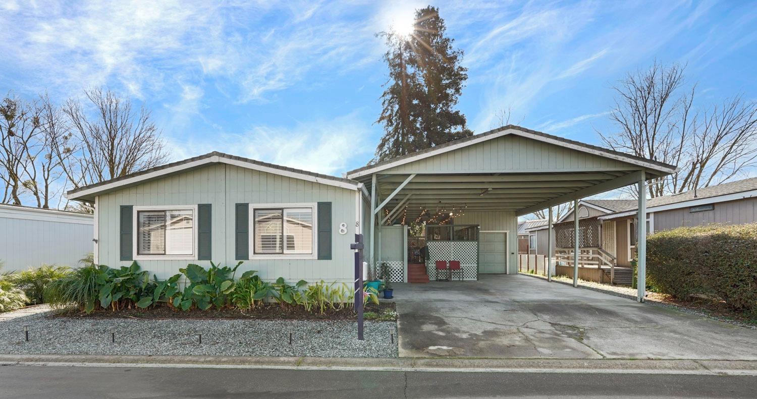 Detail Gallery Image 1 of 27 For 8 River Bend Dr, Lodi,  CA 95242 - 2 Beds | 2 Baths