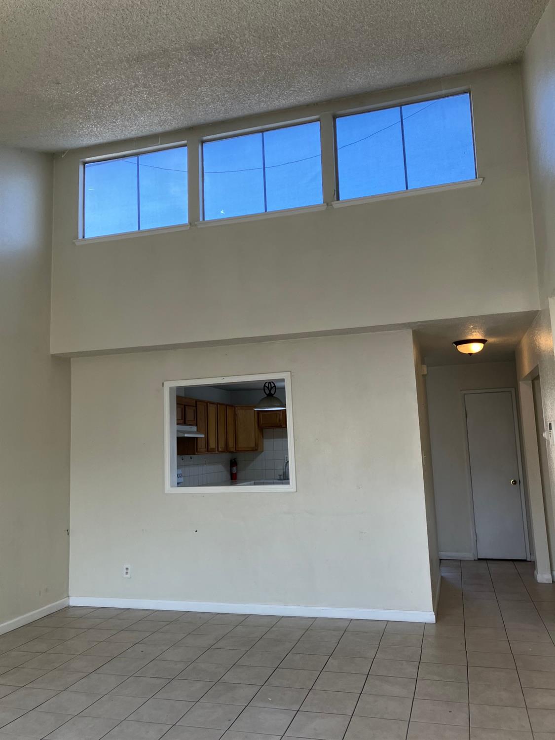 Detail Gallery Image 3 of 13 For 2108 Janel St, Modesto,  CA 95350 - 3 Beds | 2 Baths
