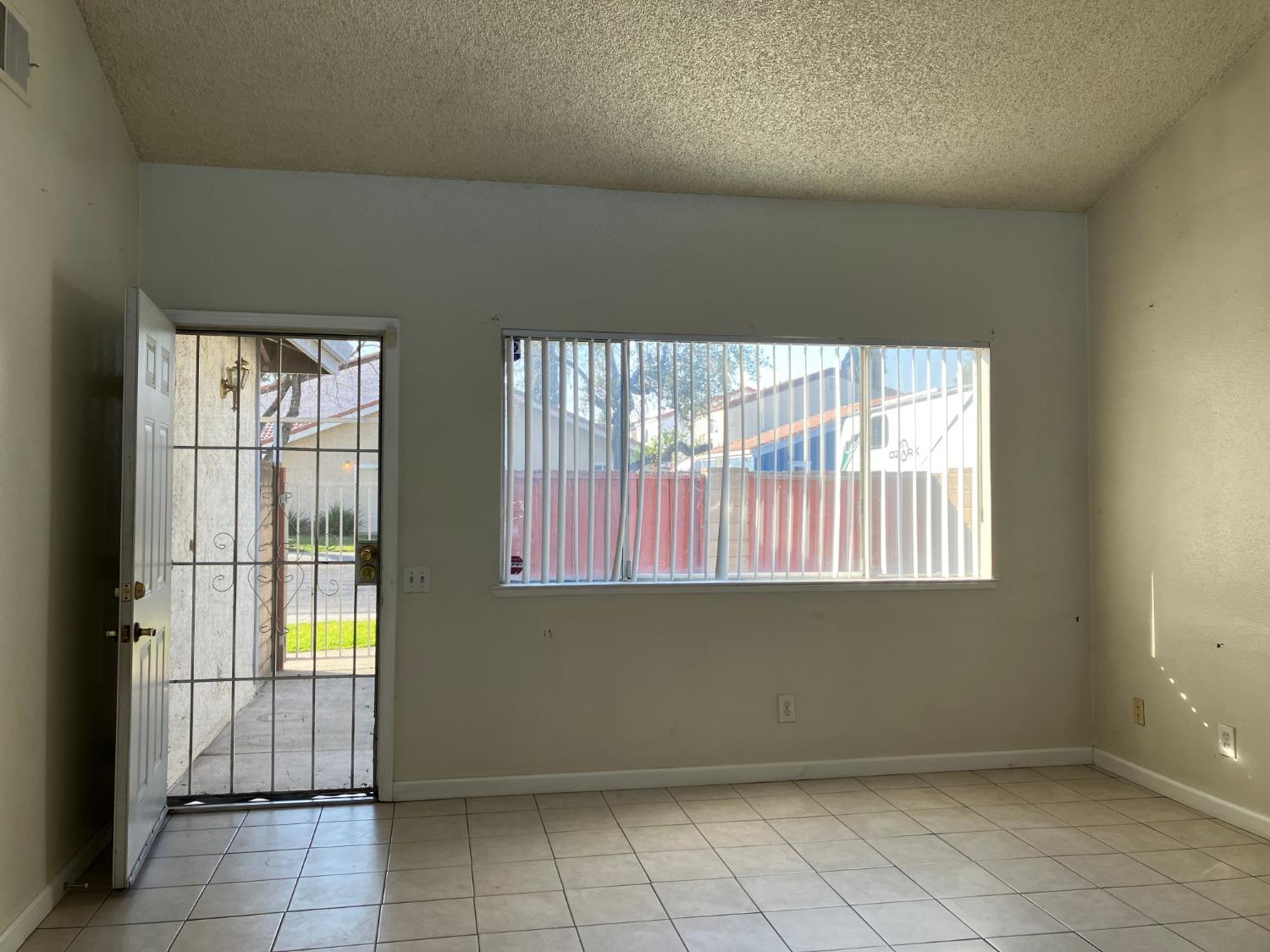 Detail Gallery Image 2 of 13 For 2108 Janel St, Modesto,  CA 95350 - 3 Beds | 2 Baths