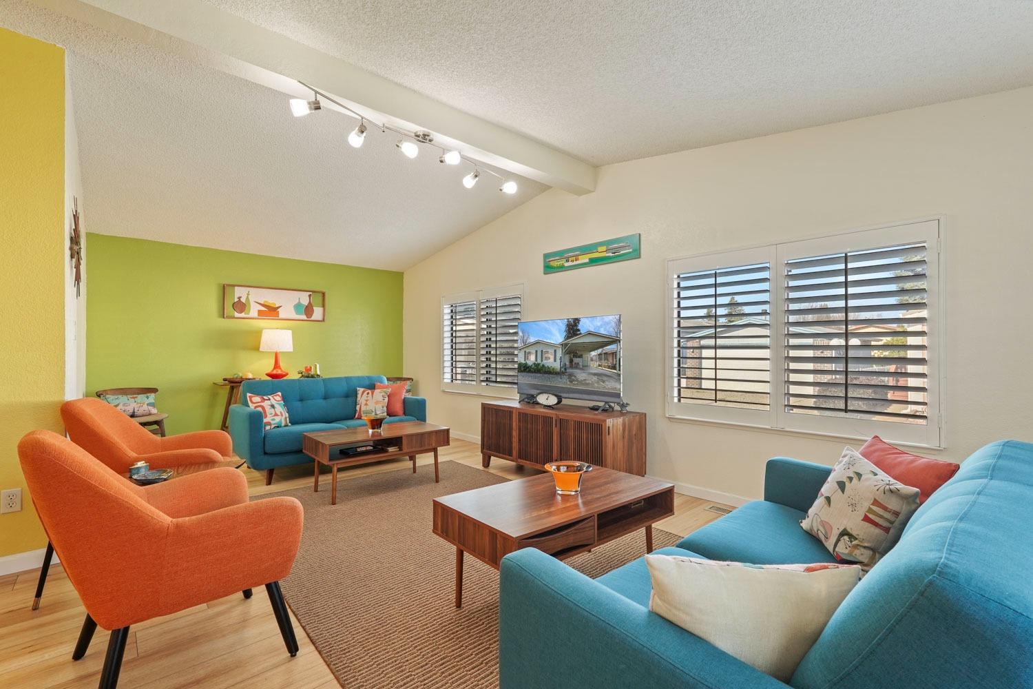 Detail Gallery Image 4 of 27 For 8 River Bend Dr, Lodi,  CA 95242 - 2 Beds | 2 Baths