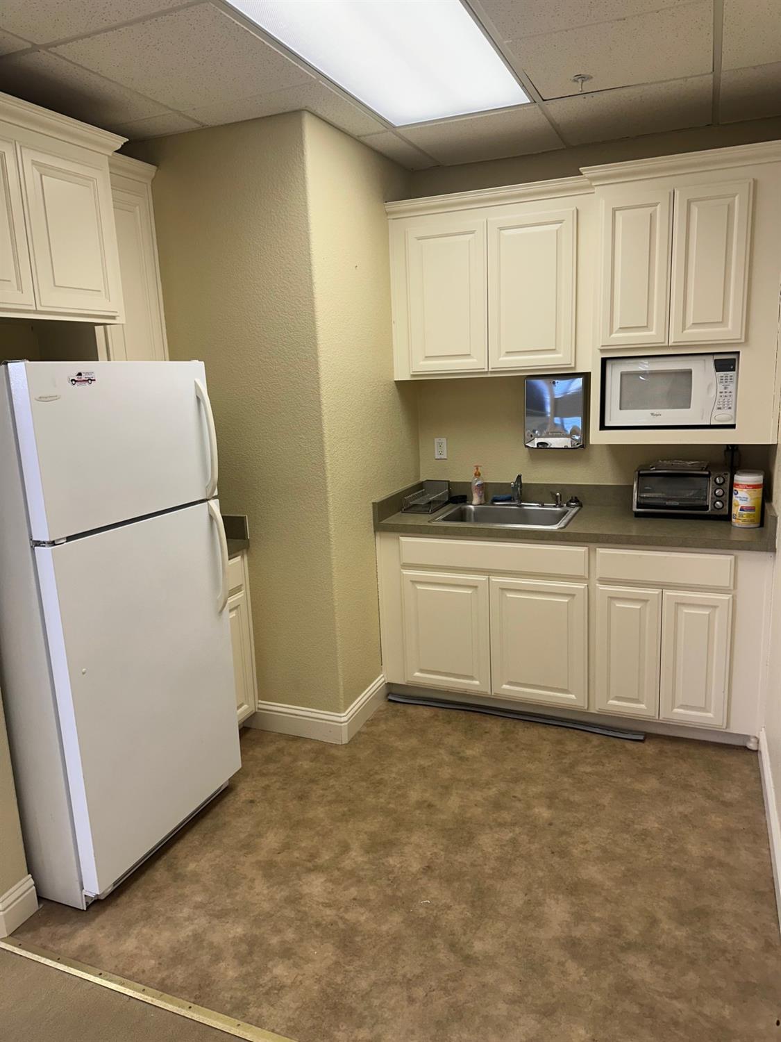 Detail Gallery Image 12 of 17 For 1111 J St, Modesto,  CA 95354 - – Beds | – Baths