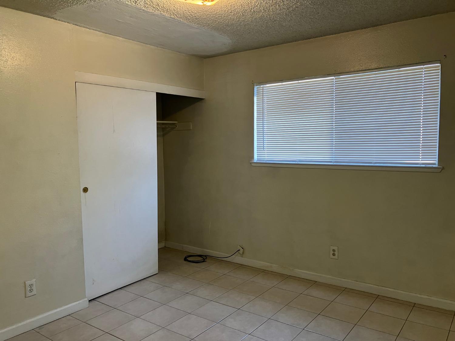 Detail Gallery Image 8 of 13 For 2108 Janel St, Modesto,  CA 95350 - 3 Beds | 2 Baths