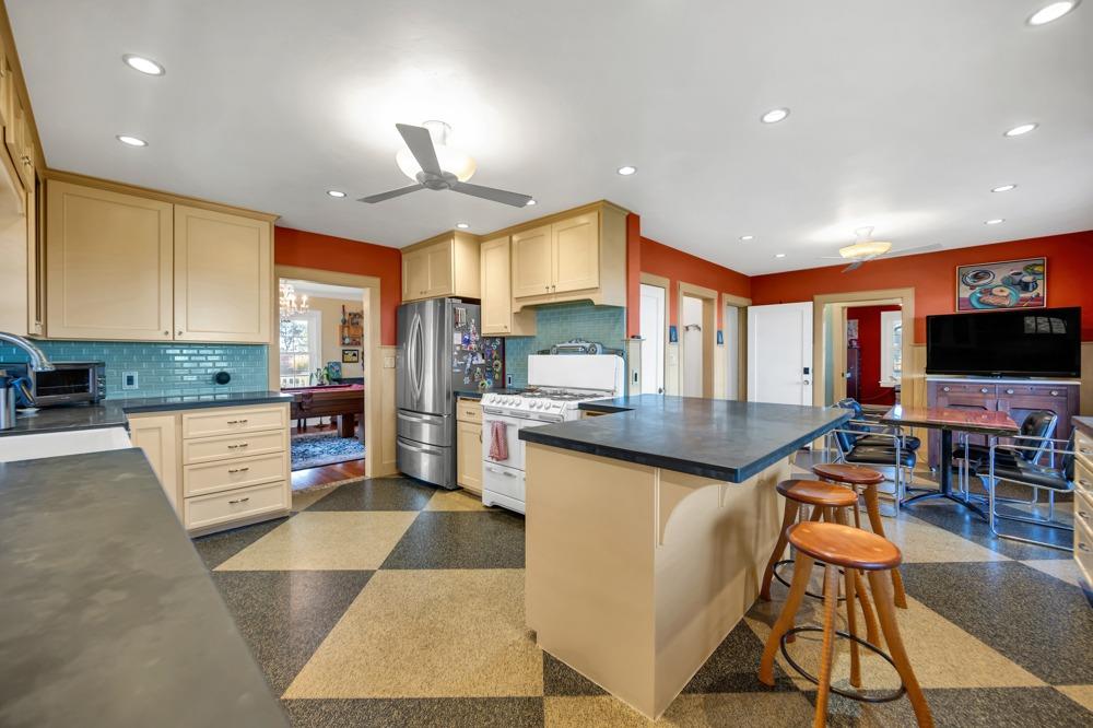 Detail Gallery Image 5 of 74 For 13263 Grand Island Rd, Walnut Grove,  CA 95690 - 4 Beds | 1/1 Baths